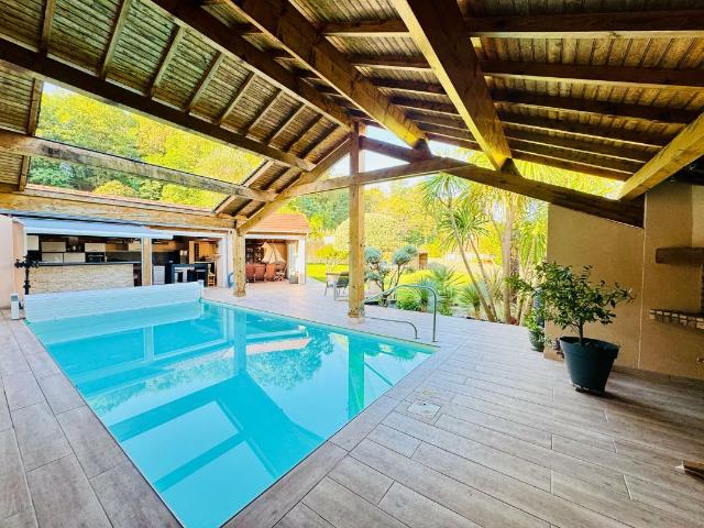 Maison 5 pièces 310 m²