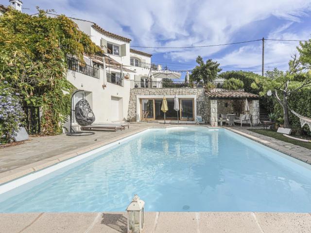 Maison 5 pièces 326 m²