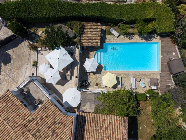 Maison 5 pièces 326 m²