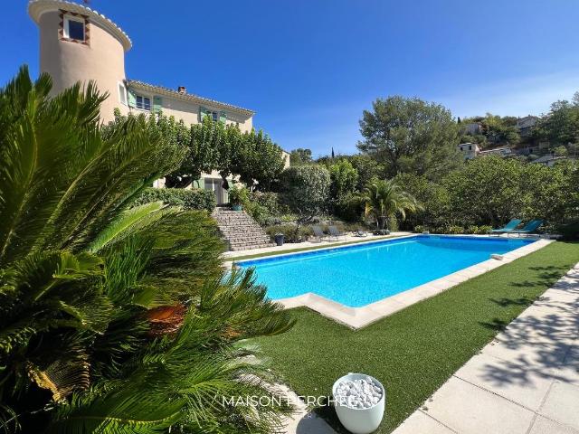Maison 5 pièces 320 m²