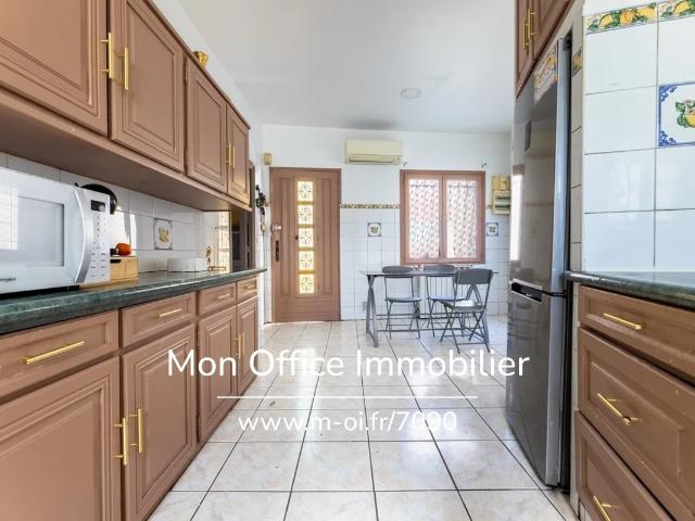 Maison 5 pièces 337 m²