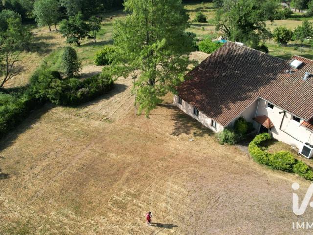 Maison 5 pièces 330 m²