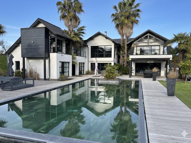 Maison 5 pièces 350 m²