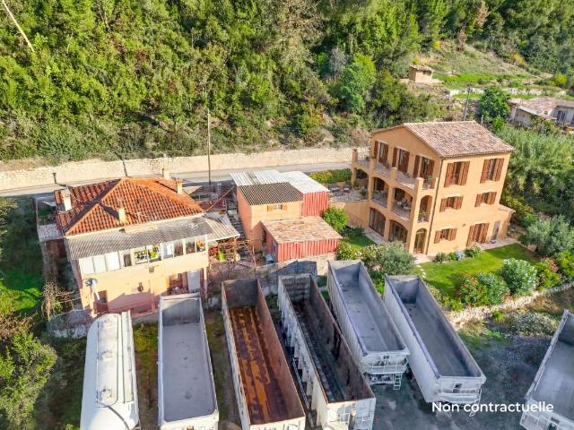 Maison 5 pièces 350 m²