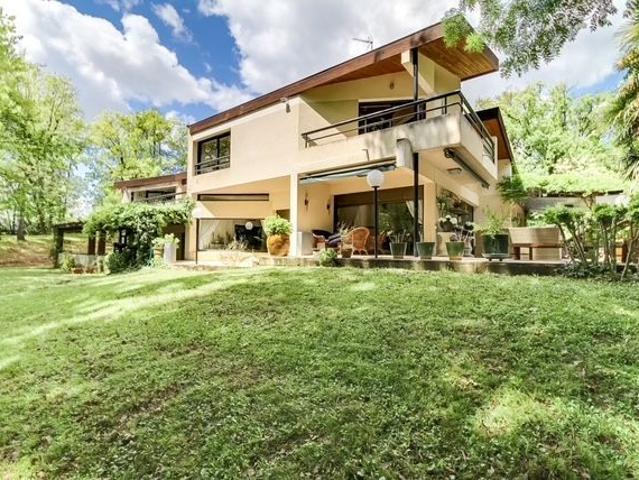 Maison 5 pièces 385 m²