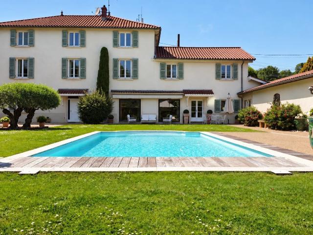 Maison 5 pièces 417 m²
