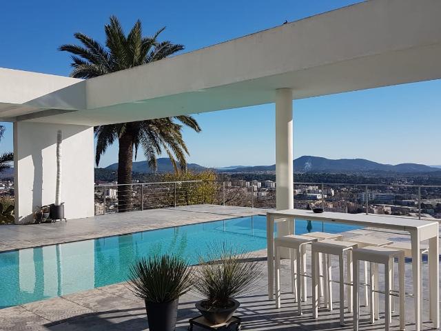 Maison 5 pièces 478 m²