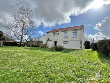 Maison à vendre à 85710, Vendée - Cave
