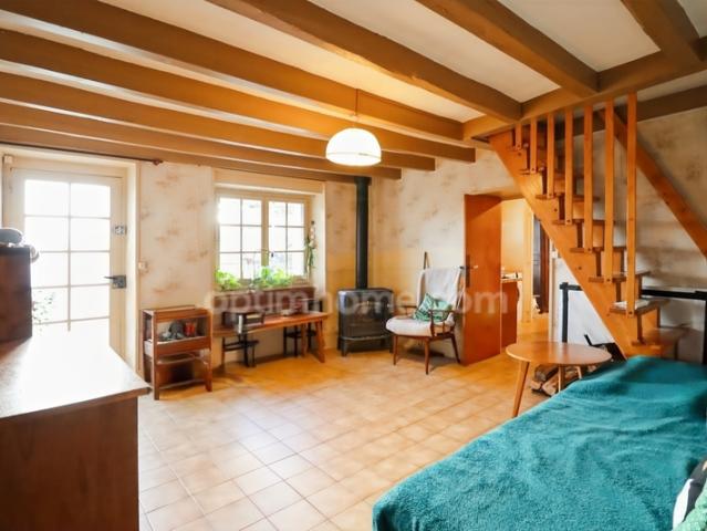 Maison 5 pièces 85 m² plain pied 2 chambres sur parcelle terrain de 900 m² + grange MAGNAC LAVAL 87