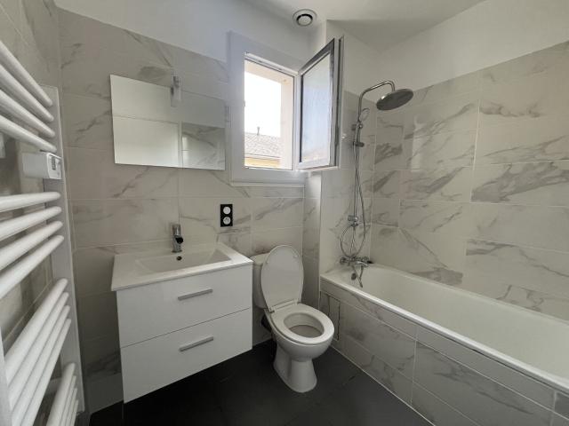 Maison 5 pièces, 92 m² à louer à Sébazac Concourès 12740
