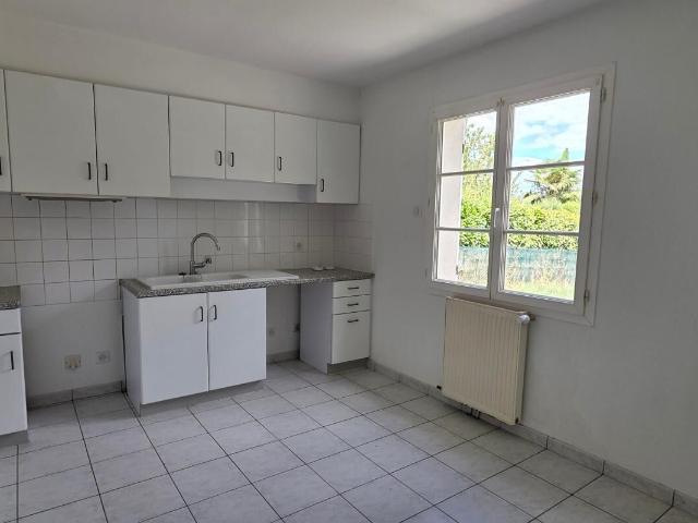 Maison 5 pièces, 95 m² à louer à Larçay 37270