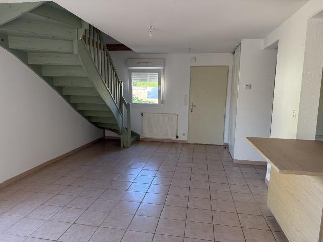 Maison 5 pièces, 97 m² à louer à Saint Romain d'Ay 07290