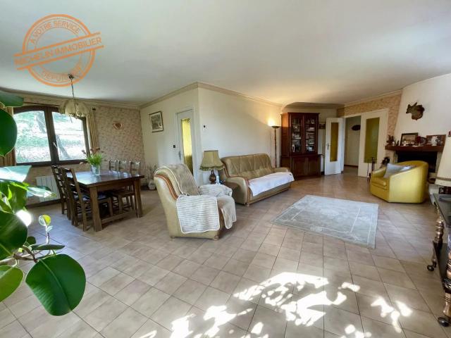 Maison 5 pièces à Dardilly de 170m2 sur grand terrain proche des