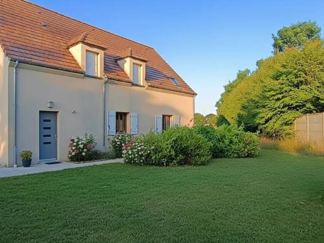 Maison 5 pièces de 133 m2 en vente, située Brezolles