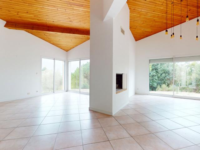 Maison 5 pièces de 152 m2 avec jardin, piscine et double gar