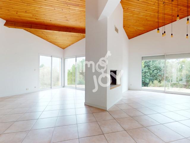 Maison 5 pièces de 152 m2 avec jardin, piscine et double garage sur les côteaux de Lacroix Falgarde