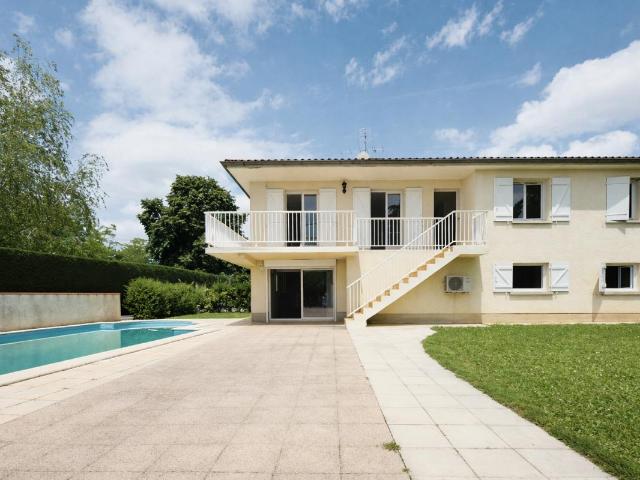 Maison 5 Pièces de 92 m2 avec piscine et garages à Laboutarié 81120
