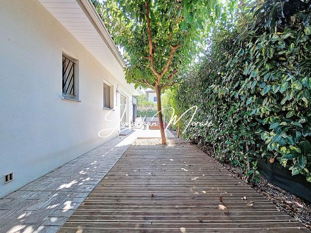 VILLA PLAIN PIED 2017 PISCINE PANNEAUX SOLAIRES GARAGE