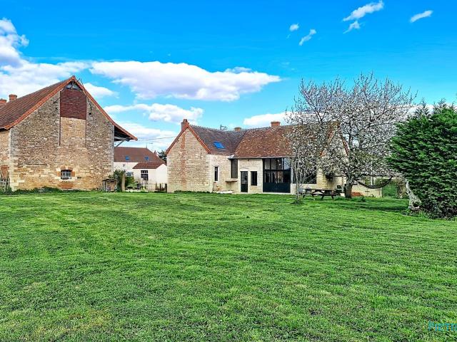 Maison 5 pièces, dépendance et jardin 140m² La chapelle de bragny