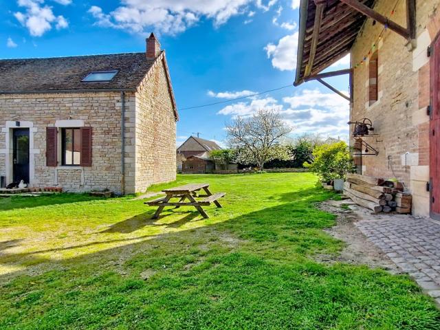Maison 5 pièces, dépendance et jardin 140m² La chapelle de bragny