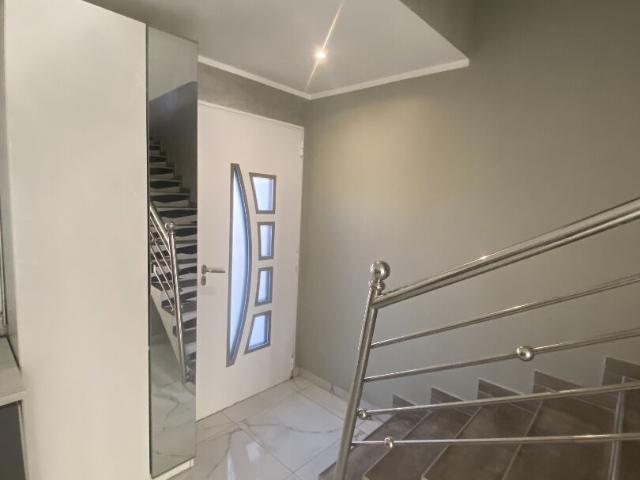 Maison 5 pièces Saint Denis 112.24m² 2200€ à louer l'Adresse