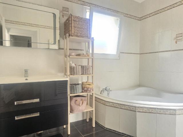 Maison 5 pièces Saint Laurent de Mure 530000 €