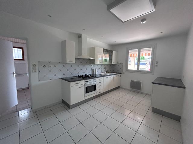 Maison 5 pièces Saint Médard en Jalles 134.47m² 1750€ à louer l'Adresse
