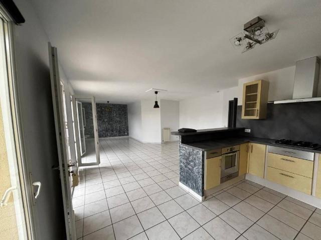 Maison 5 pièces – Plein Pied 100 m² avec piscine – Salon de Pr