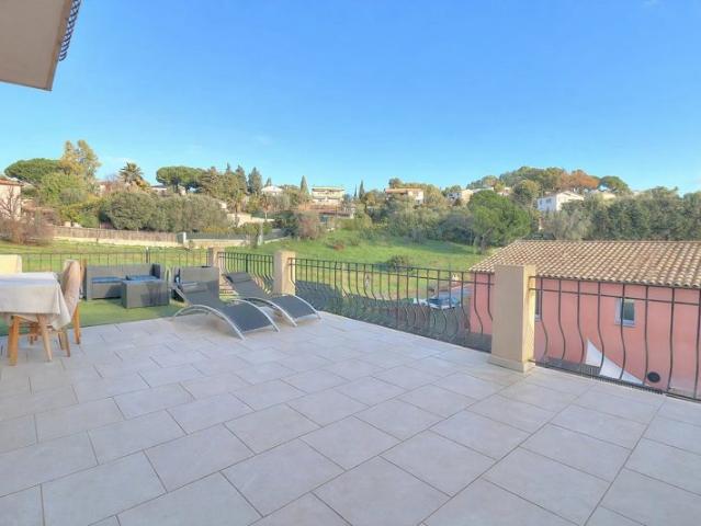 Maison 5P de 168 m2 3 chambres et salle de sport, Jardin, Terrasse et Garage