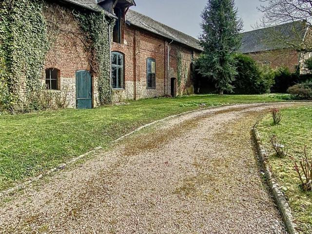 Maison 6 chambres jardin garage 59360 352m² Cambrai
