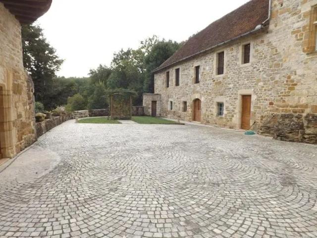 Maison 6 chambres, Strenquels Lot 46110 DS92969984