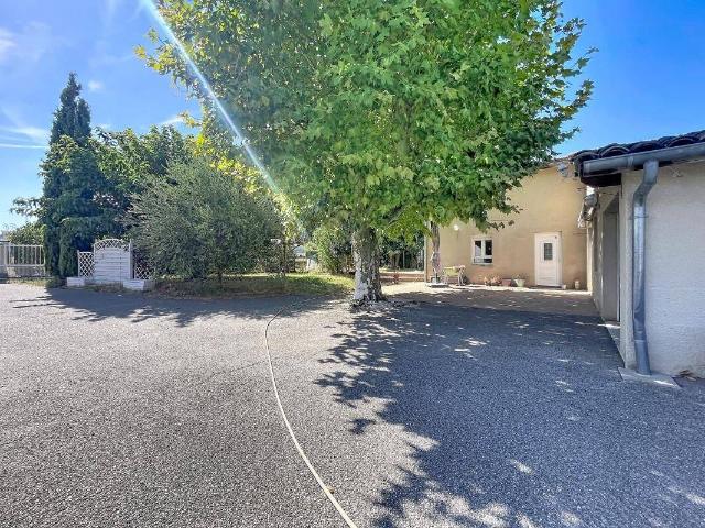 Maison 6 pièce s, 160 m2, 5 chambres, terrain 824m², garage