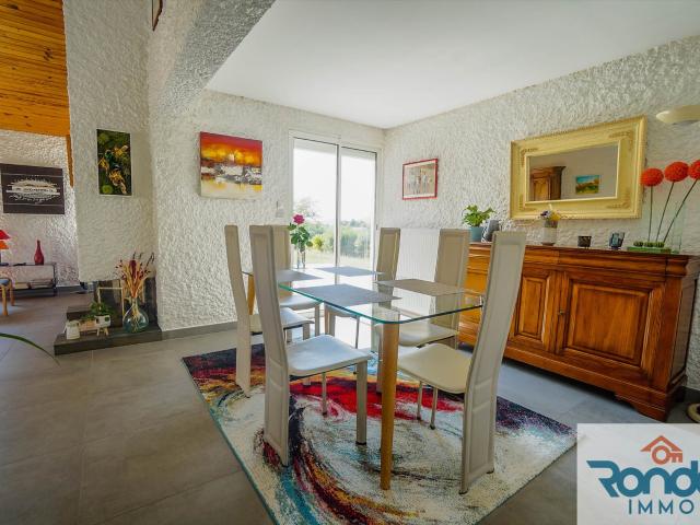 MAISON 6 PIECES/4 CHAMBRES 160 m2 sur terrain d'environ 3500. 160m² Is sur Tille