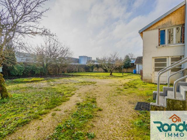 Maison 6 pièces / 3 chambres / 100 m2 / terrain 850 m2 + grange