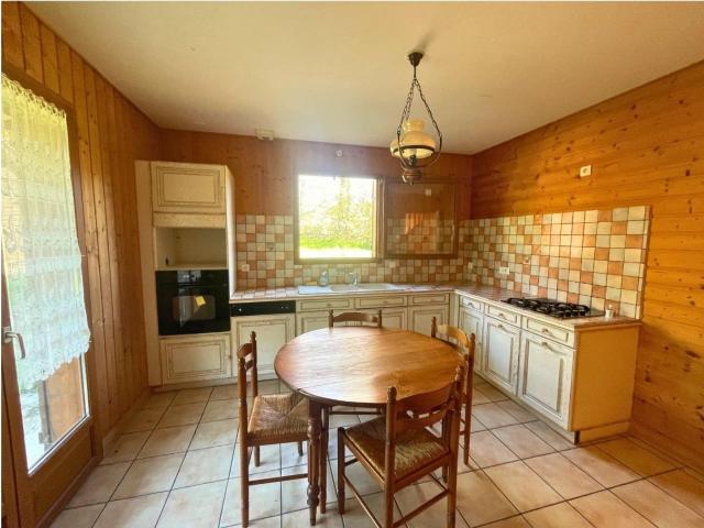 Maison 6 pièces, 116 m² à louer à Aydat 63970