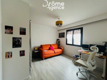 Maison 6 pièces, 118 m² à louer à Bésayes 26300