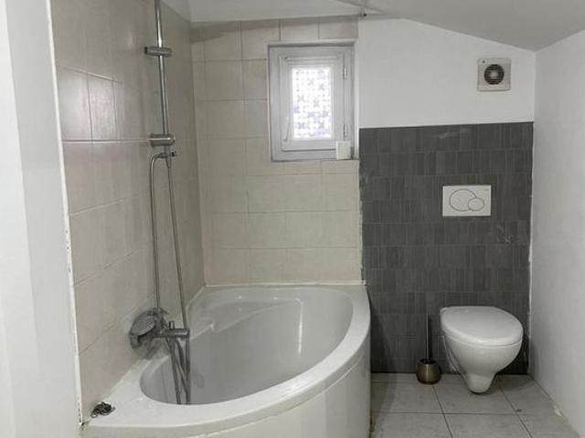 Maison 6 pièces, 110 m² à louer à La Brillanne 04700