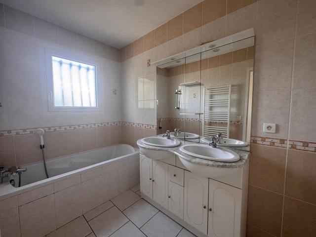 Maison 6 pièces, 120 m² à louer à Lescar 64230