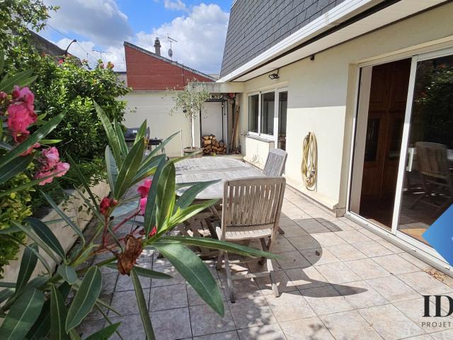 Maison 6 pièces 210 m²