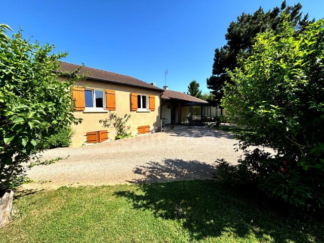 Maison 6 pièces 140 m² 4 chambres Sous sol Terrain 1. 140m² Charnay lès Mâcon