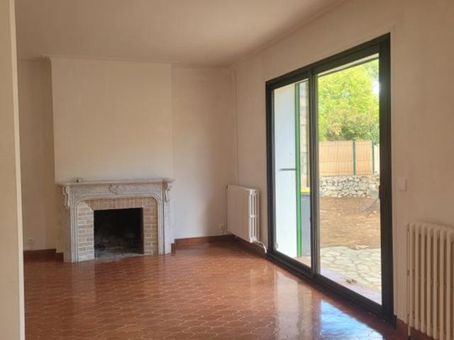 Maison 6 pièces, 142 m² à louer à Saint Maximin la Sainte Baume 83470