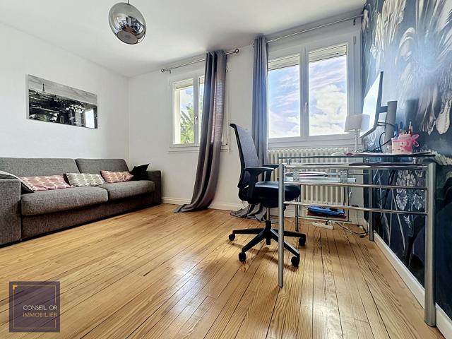 Maison 6 pièces, 155 m² à louer à Saint Genis Laval 69230