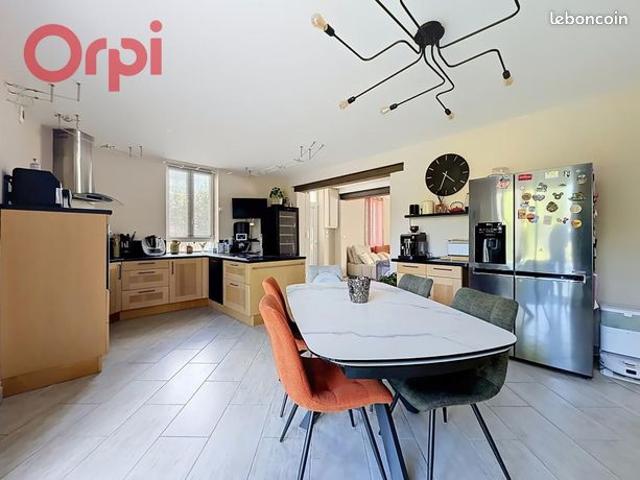 Maison 6 pièces 151 m²
