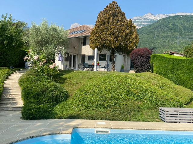 Maison 6 pièces 196 m²