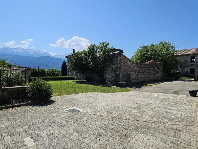 Maison 6 pièces, 168 m² à louer à Lumbin 38660