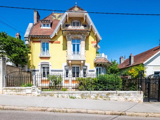 Maison 6 pièces 220 m²