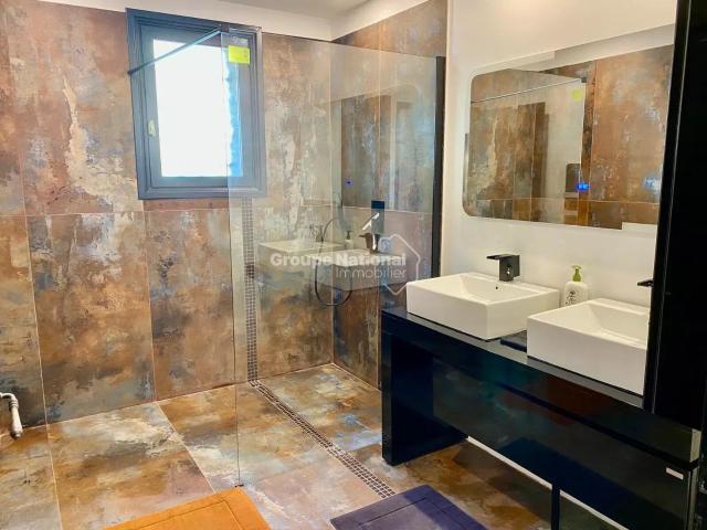 Maison 6 pièces, 160 m² à louer à Le Beaucet 84210