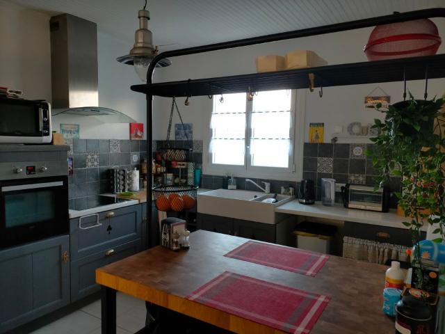 Maison 6 pièces, 175 m² à louer à Bussac sur Charente 17100