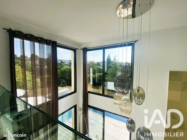 Maison familiale 6 pièces 177 m²