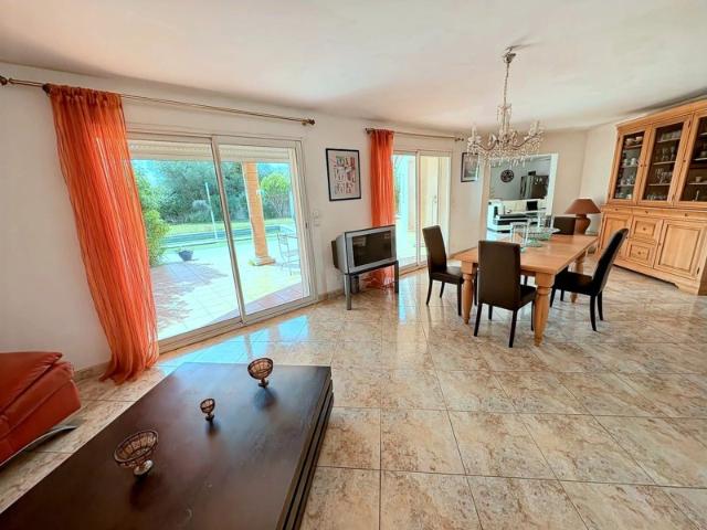 Maison 6 pièces 184 m² 30510 Générac